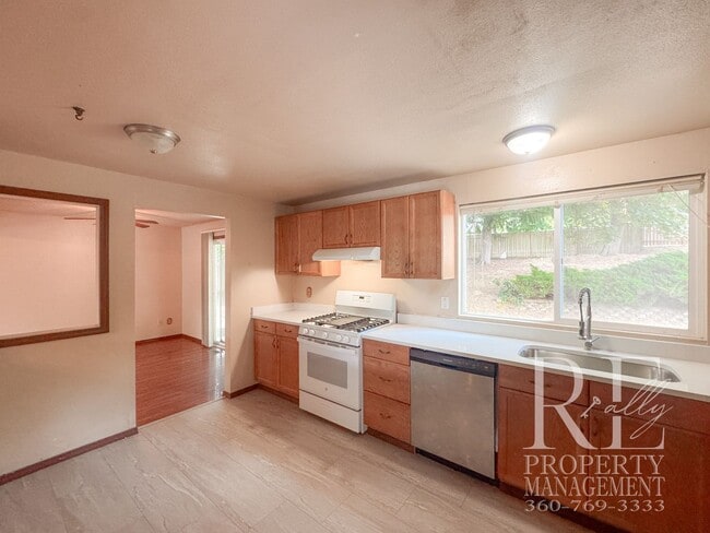 Photo - 7880 Oxbow Ave