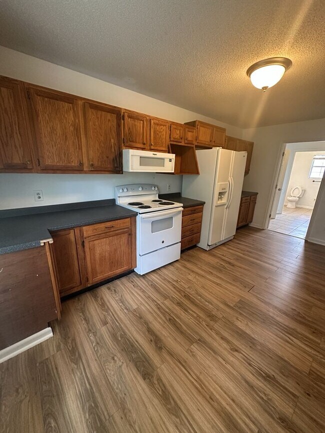 6250 W Highway 136