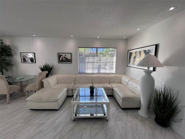 Photo - 601 SE 5th Ct Unit 301