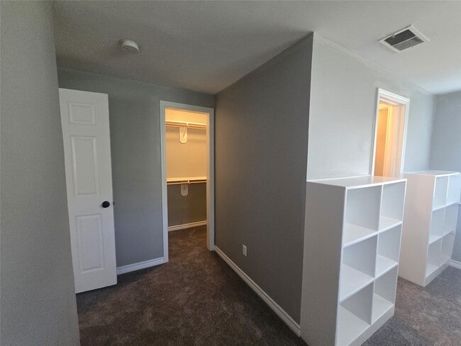 Building Photo - 7810 Oakridge Dr