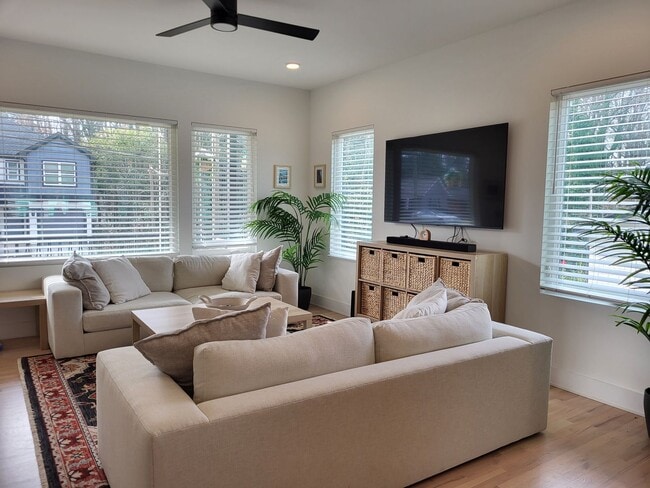 Photo - Furnished home in Lincoln Heights