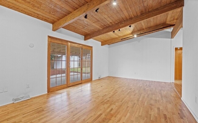 Photo - 616 117th St S