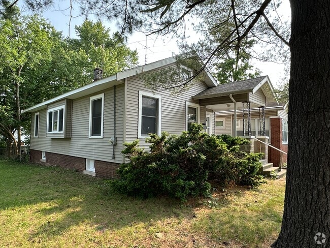 Building Photo - 902 W Mac Queen Ave Rental
