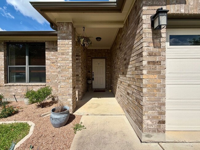 Photo - 206 Briarwood Dr