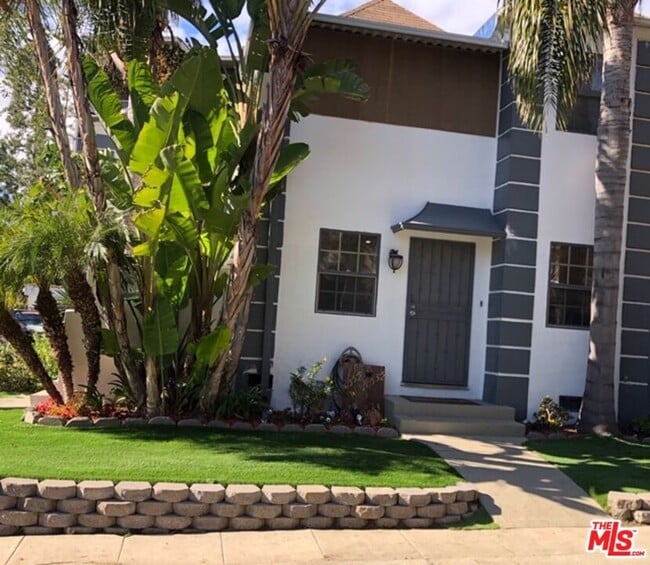 Photo - 1053 S Stanley Ave Unidad 2