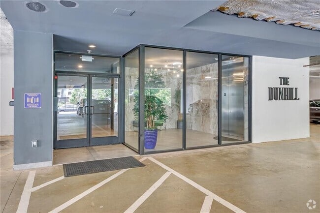 Building Photo - 6890 Peachtree Dunwoody Rd Unit 104 Rental