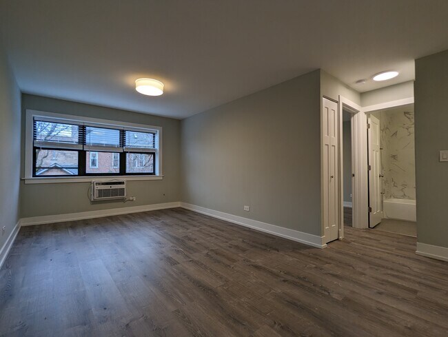 Building Photo - 456 W Barry Ave Rental