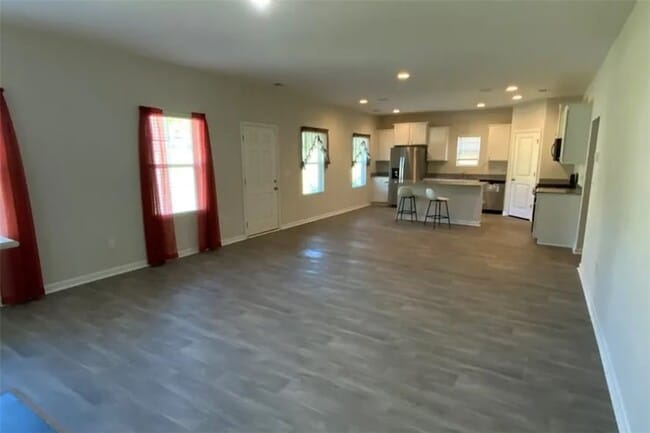 1044 Fairfield Dr