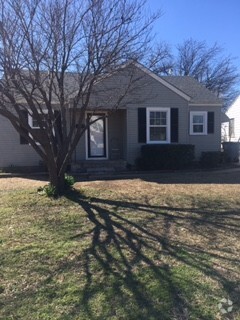 Building Photo - 1206 NW Oak Ave Rental