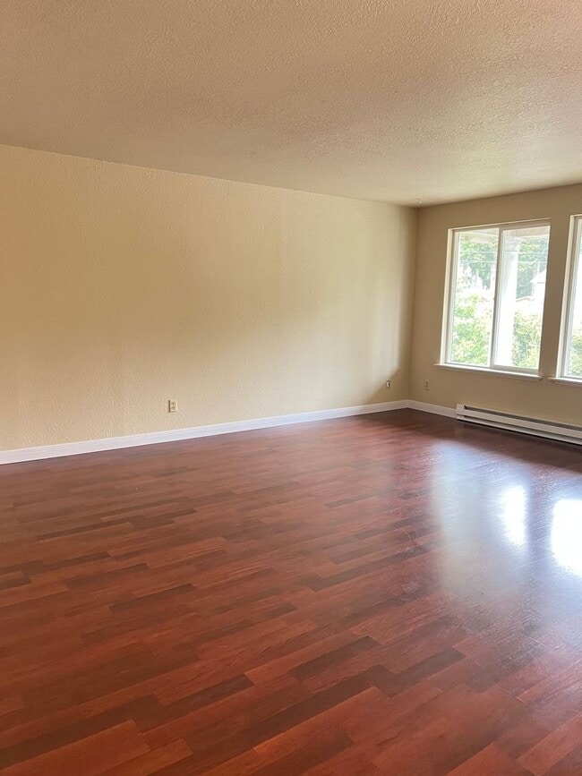 Building Photo - 708 Lincoln Ave Unit 3