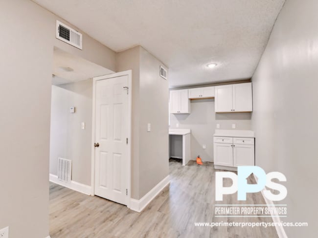 Photo - 390 W Lake Ave NW