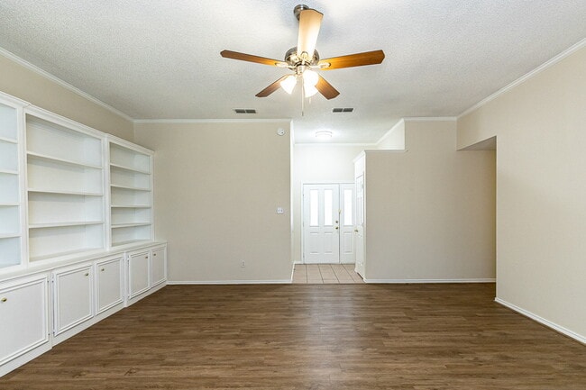 Photo - Large 3/2/2 with tons of storage space!