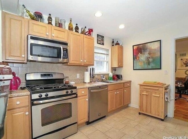 Photo - 1012 Old Northern Blvd