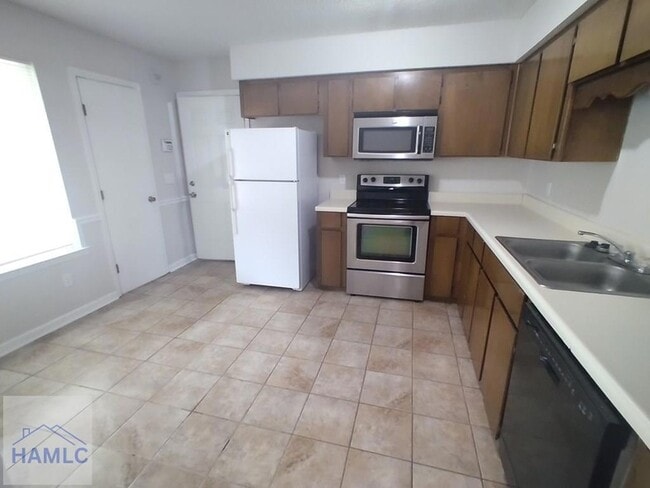 Photo - 824 Ridgewood Way