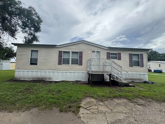 Building Photo - "Charming 3-Bed Oasis in Gibsonton – 1,235 Sq. Ft. of Cozy Living!"