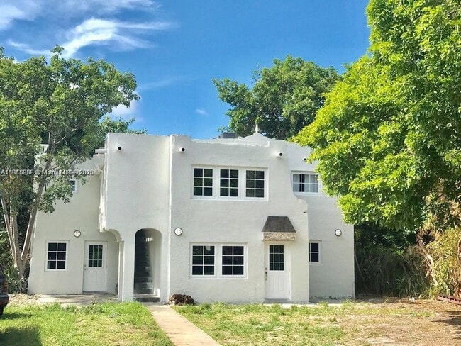 Building Photo - 3069 SW 7th St Unit Lower