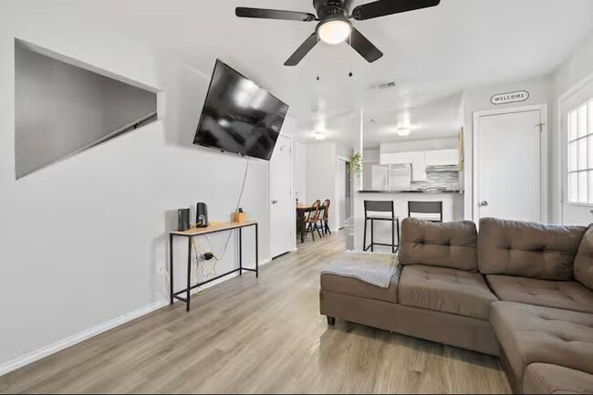 Photo - 4203 Deek Dr Unidad D