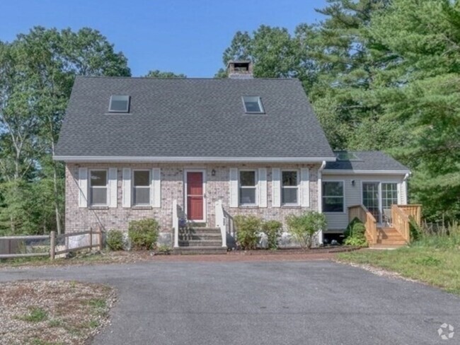 Building Photo - 22 Quiet Hollow Rental