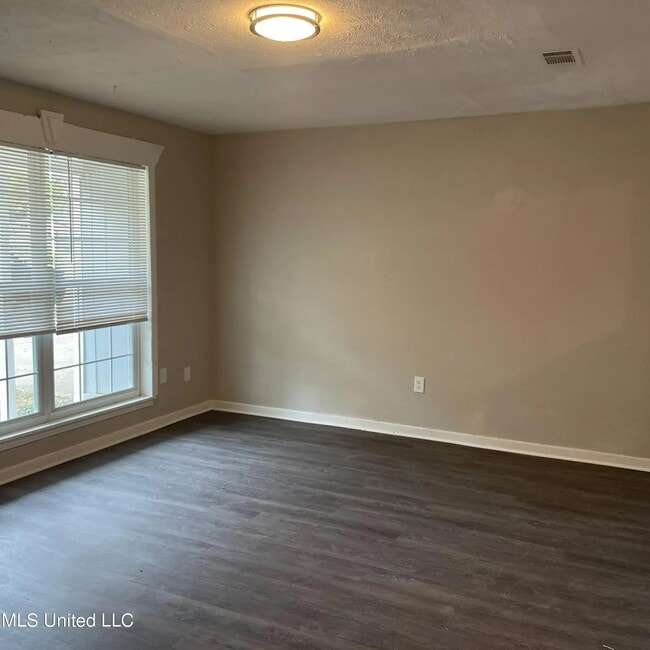 Photo - 195 Hayes Dr