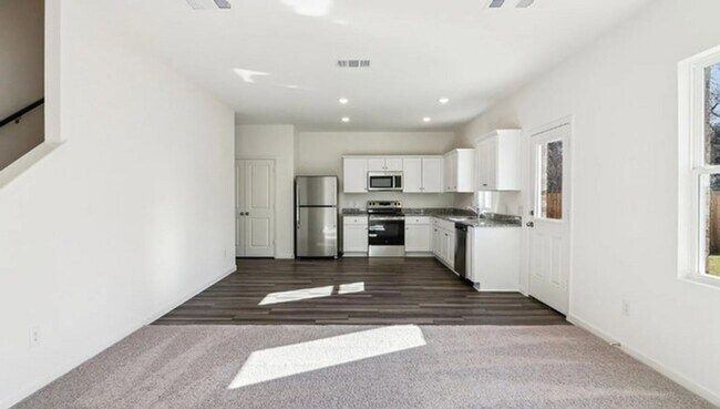 Photo - 112 Connecticut Ct