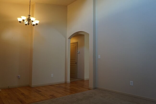 Photo - Beautiful Pleasant Grove 6 Bedroom With Mo...