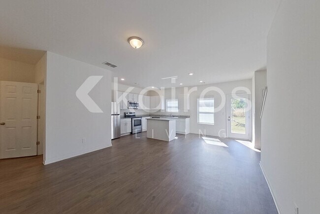 Photo - 155 Dudley Wy