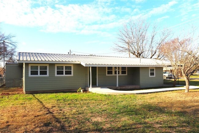 Building Photo - 352 W Vaughan St