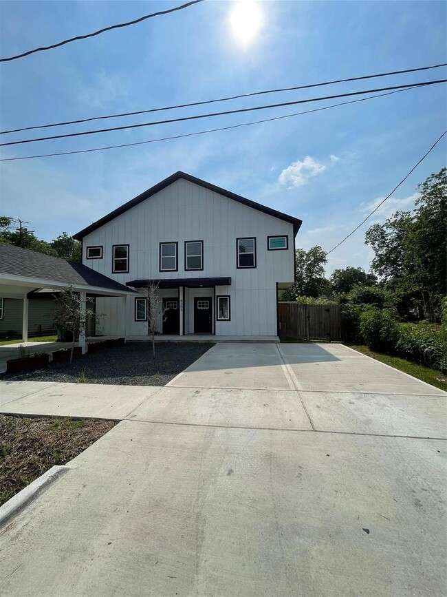 Building Photo - 8305 Prairie View Dr Unit B Rental