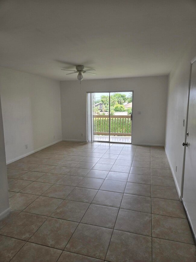 Building Photo - 1766 Abbey Rd Unit 202 Rental
