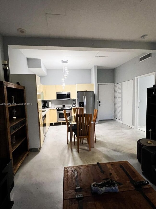 Building Photo - 234 NE 3rd St Unit 703-703 Rental