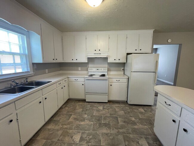 Photo - D & M Apartments Unit 836-B Old Grantham Rd.