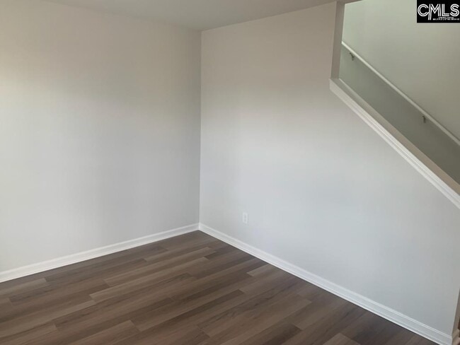 Photo - 3055 Hallsdale Dr