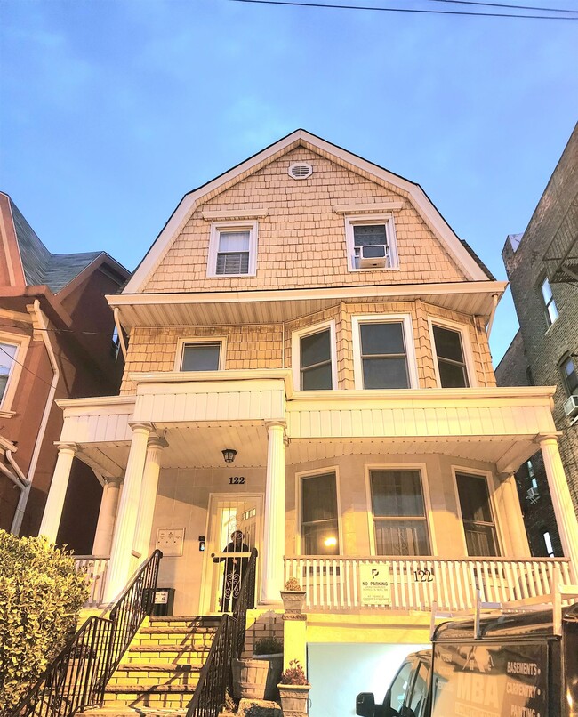 Building Photo - 122 Jewett Ave Unit 2