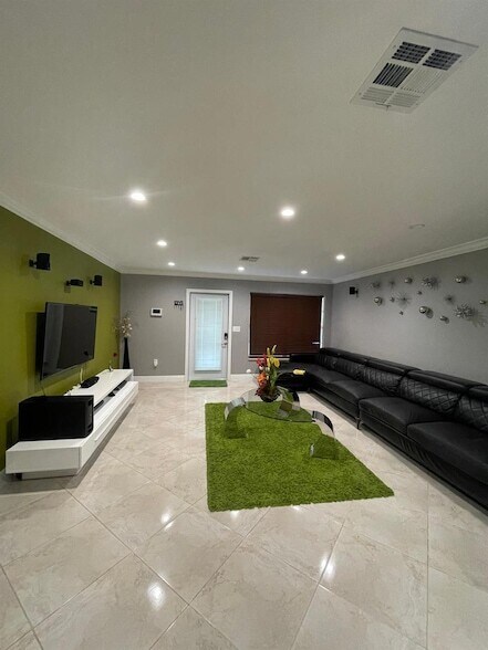 Photo - 584 Vossler Ave House