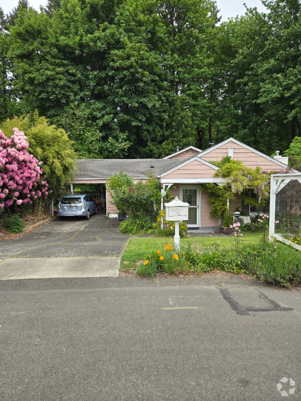Building Photo - 1416 28th Ave SE Rental