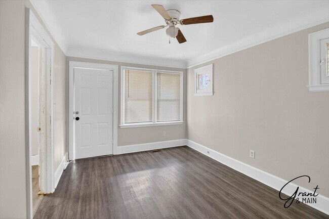 Photo - $1300 3 bedroom bungalow