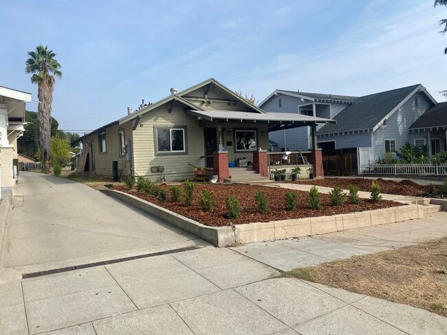 Photo - 1284 N Sierra Bonita Ave