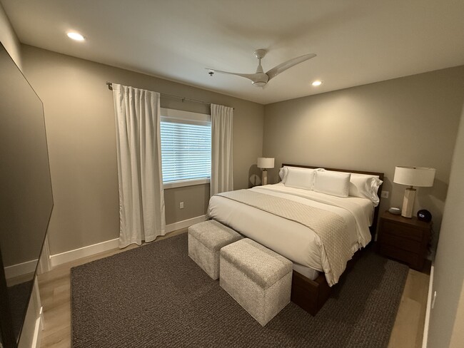 Master Bedroom - 16600 Boones Ferry Rd Unit 203