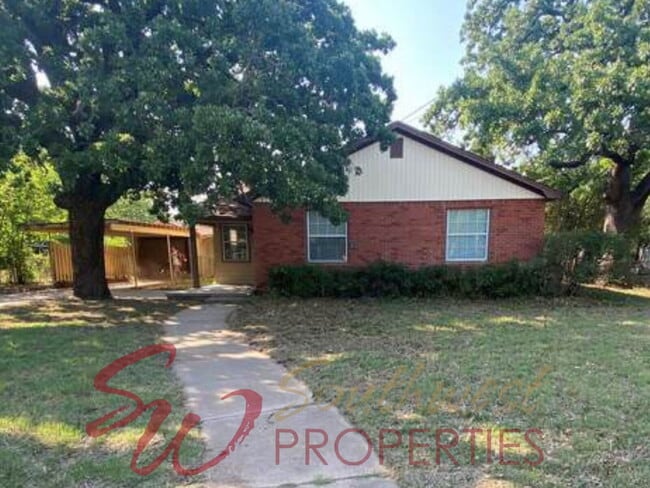 Building Photo - 3 Bed, 1 Bath Home – Great for Roommates or Small Family
