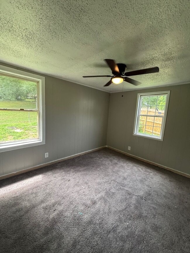 Building Photo - COMING SOON! 3 BED HOUSE