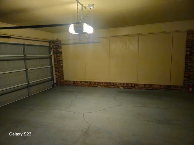 Cochera - 2104 Beattie Rd