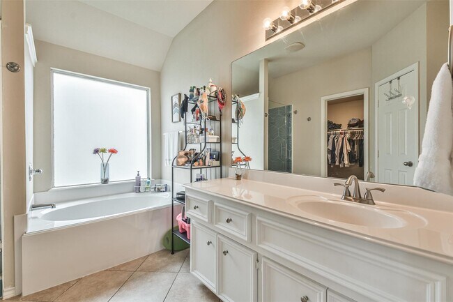 Photo - 17118 Kobuk Valley Cir