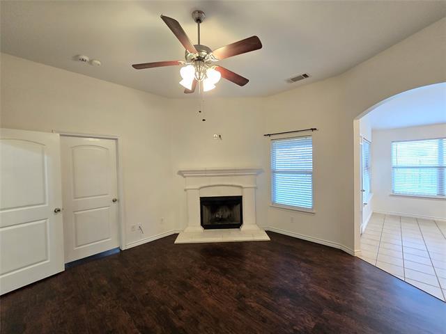 Photo - 124 Bridlewood St