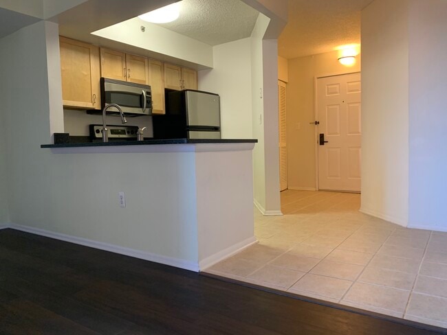 Photo - 1001 N Vermont St Unidad 612