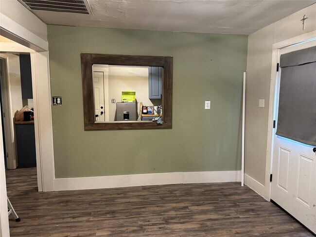 Photo - 423 N Avenue A