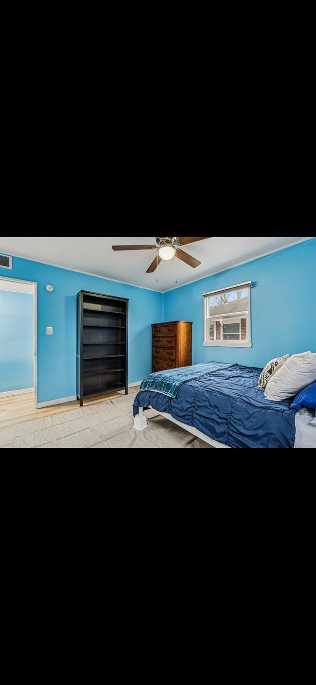 Photo - 5168 Caroline Ave