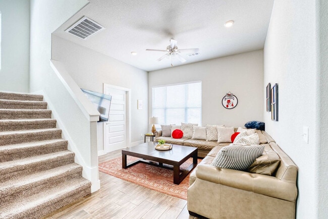 Photo - 909 W Eagle St Unidad ID1297036P