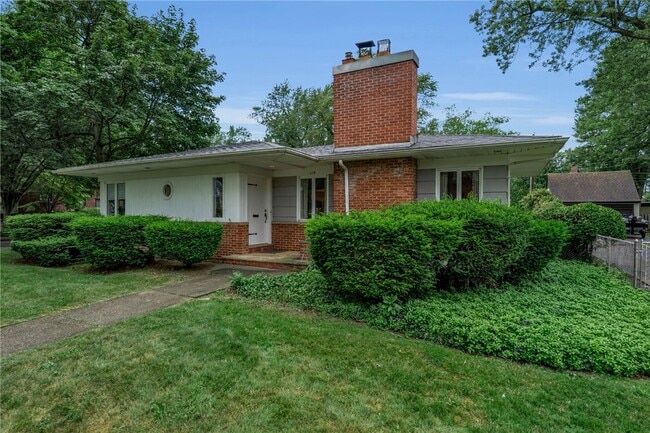 Photo - 114 Burbank Dr