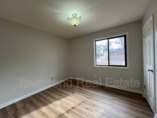 Photo - 836 Muskegon Dr