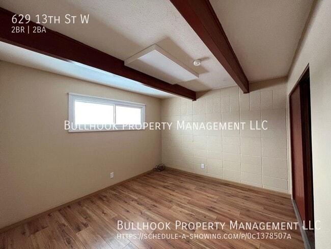 Photo - 629 13th St W